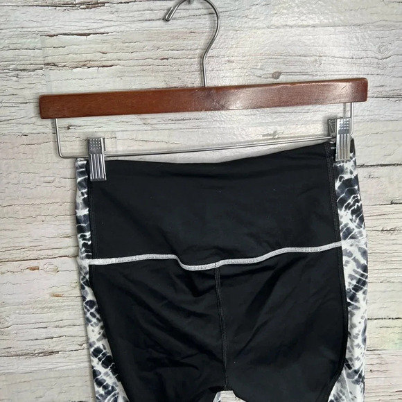 Victoria’s secret vsx knock out black  white capri athletic leggings size small - Picture 5 of 8